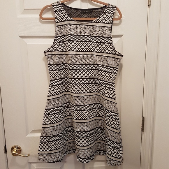 Apt. 9 Dresses & Skirts - Black & White Sleeveless Dress Apt 9 Size L NWOT